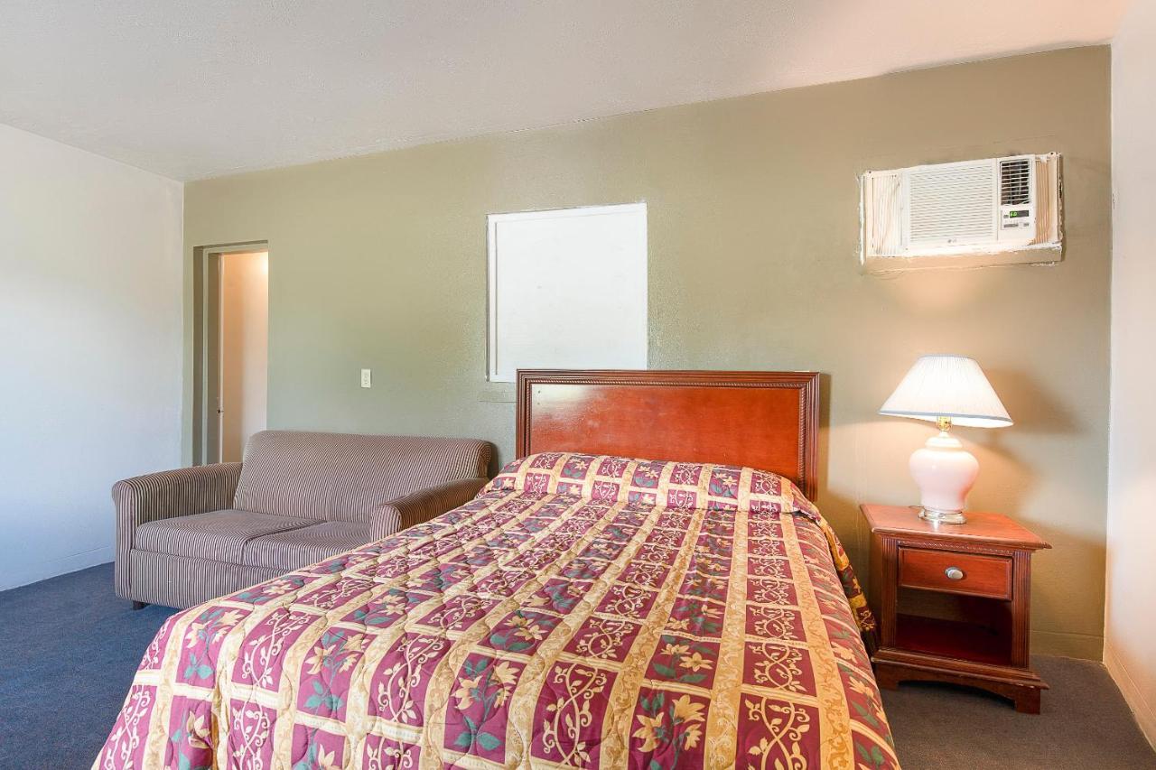 Hotel O Near Fanning Springs State Park Us Hwy 98 Old Town Extérieur photo