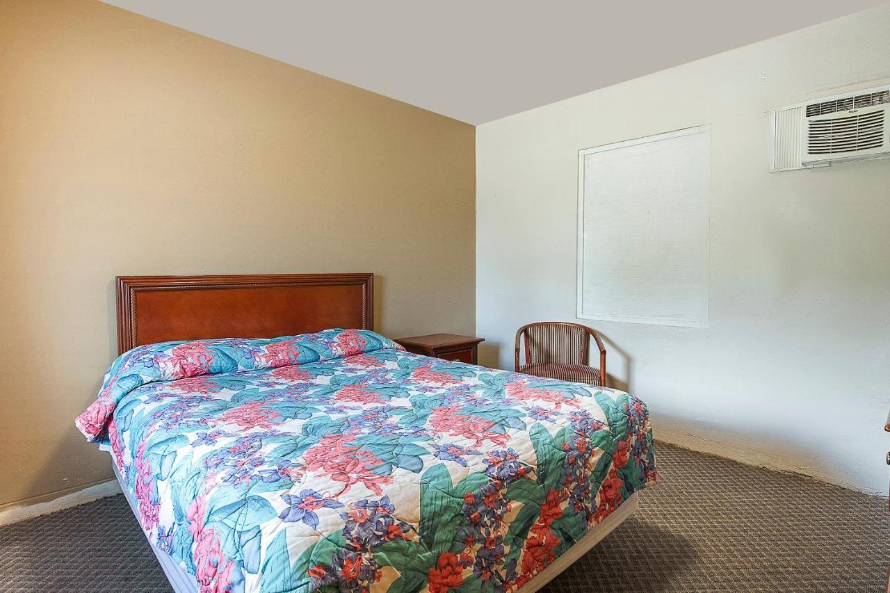 Hotel O Near Fanning Springs State Park Us Hwy 98 Old Town Extérieur photo